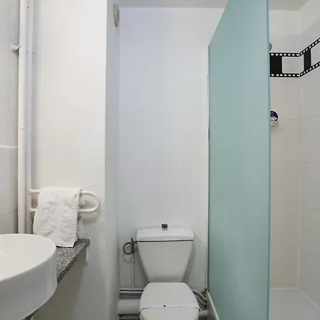 Hotel Cinepole - Proche Paris 3*