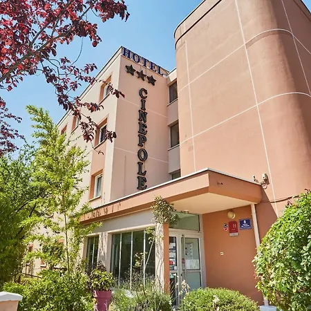 Отель Cinepole - Proche Paris