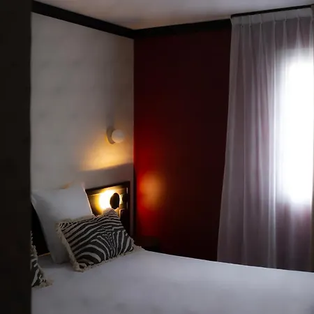 Alliance - Proche Paris Hotel 3*